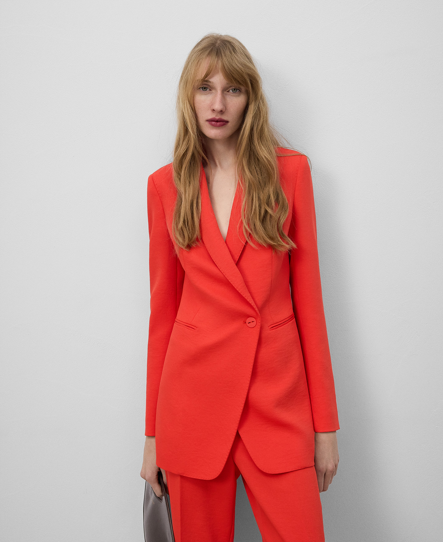Red blazer woman image number 0
