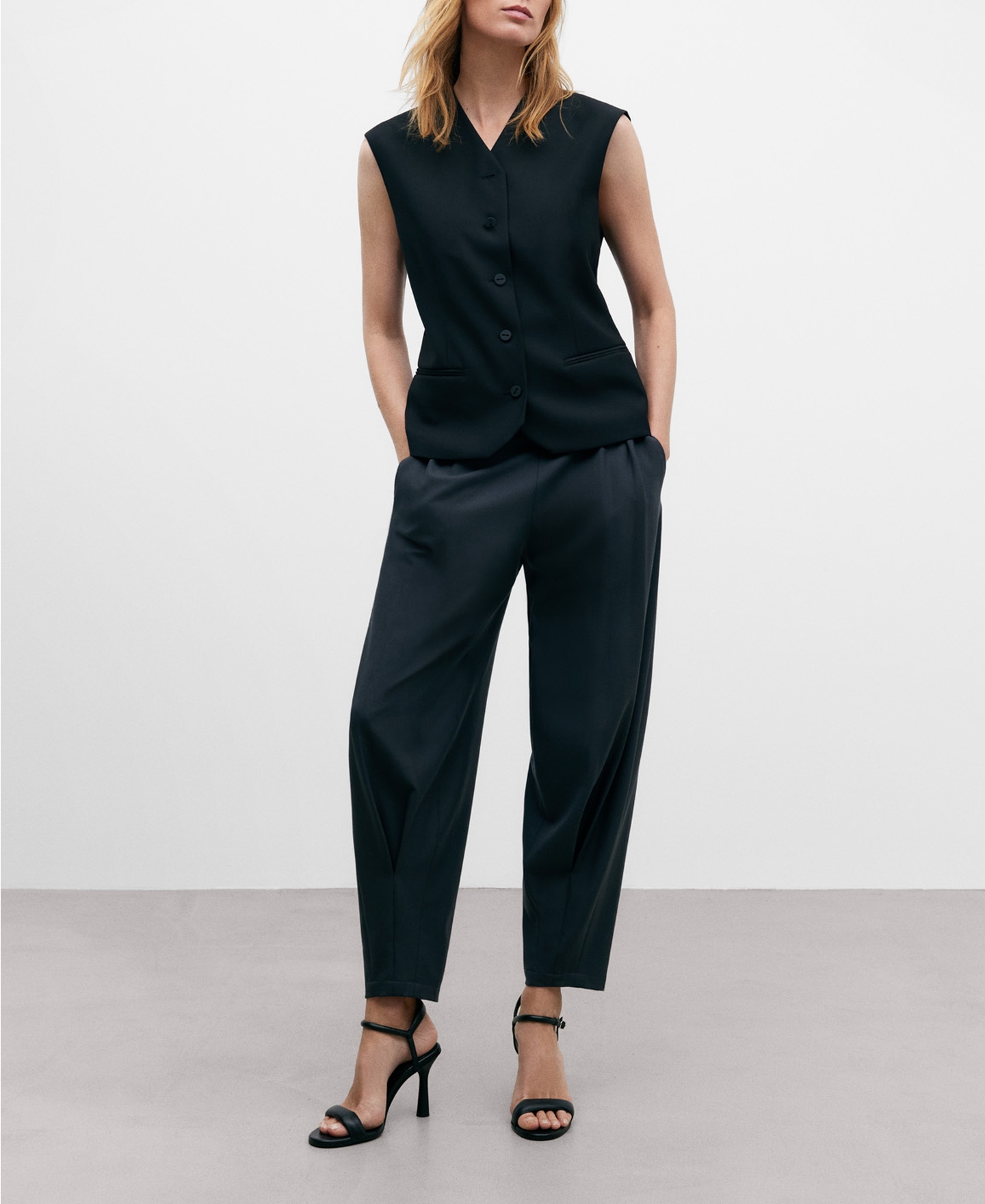 Grey jogger trousers woman image number 1