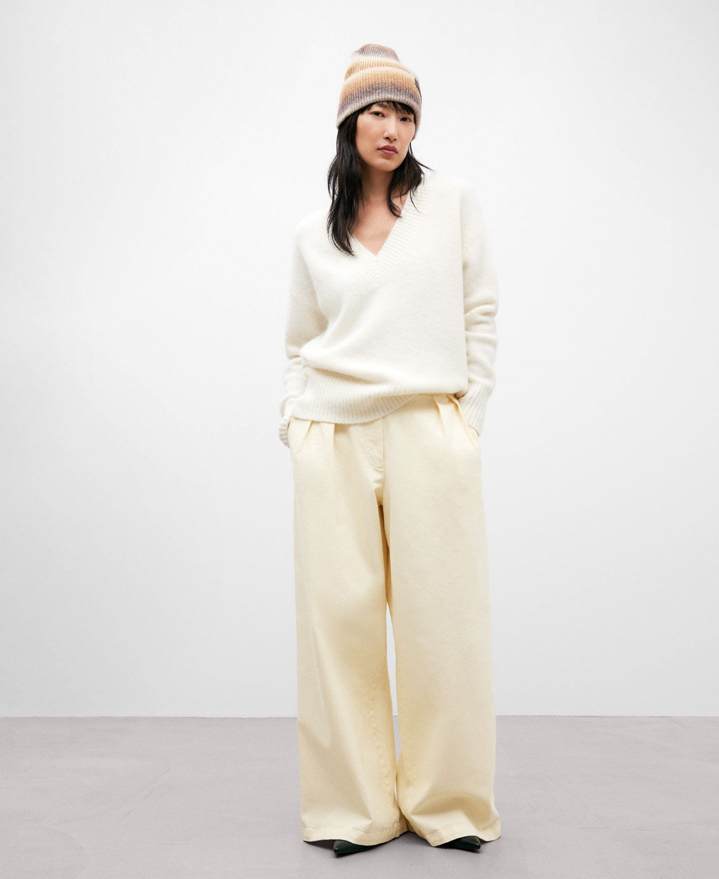 Jersey cuello pico mujer image number 1