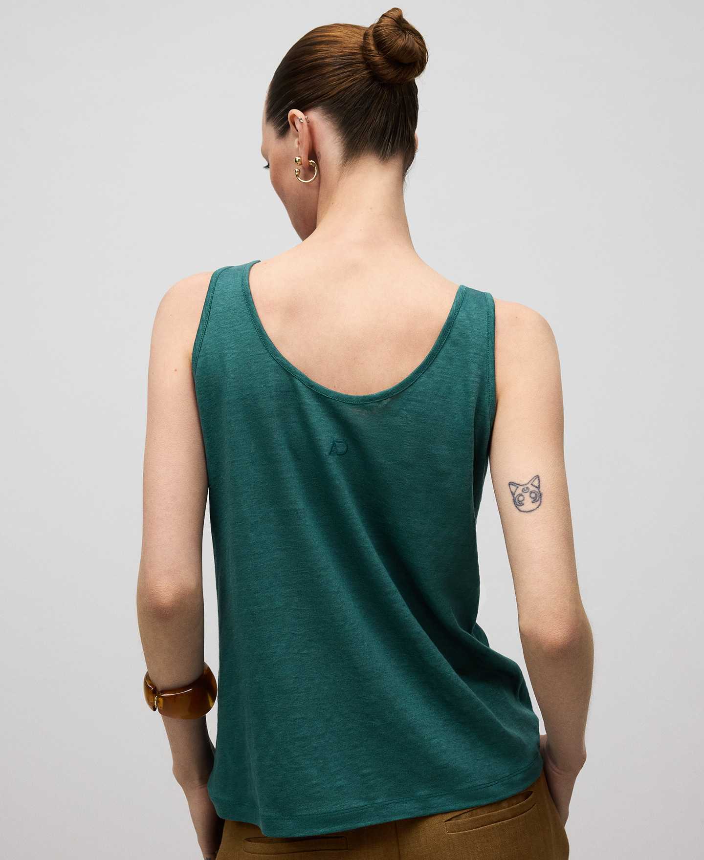 European linen sleeveless T-shirt woman image number 2