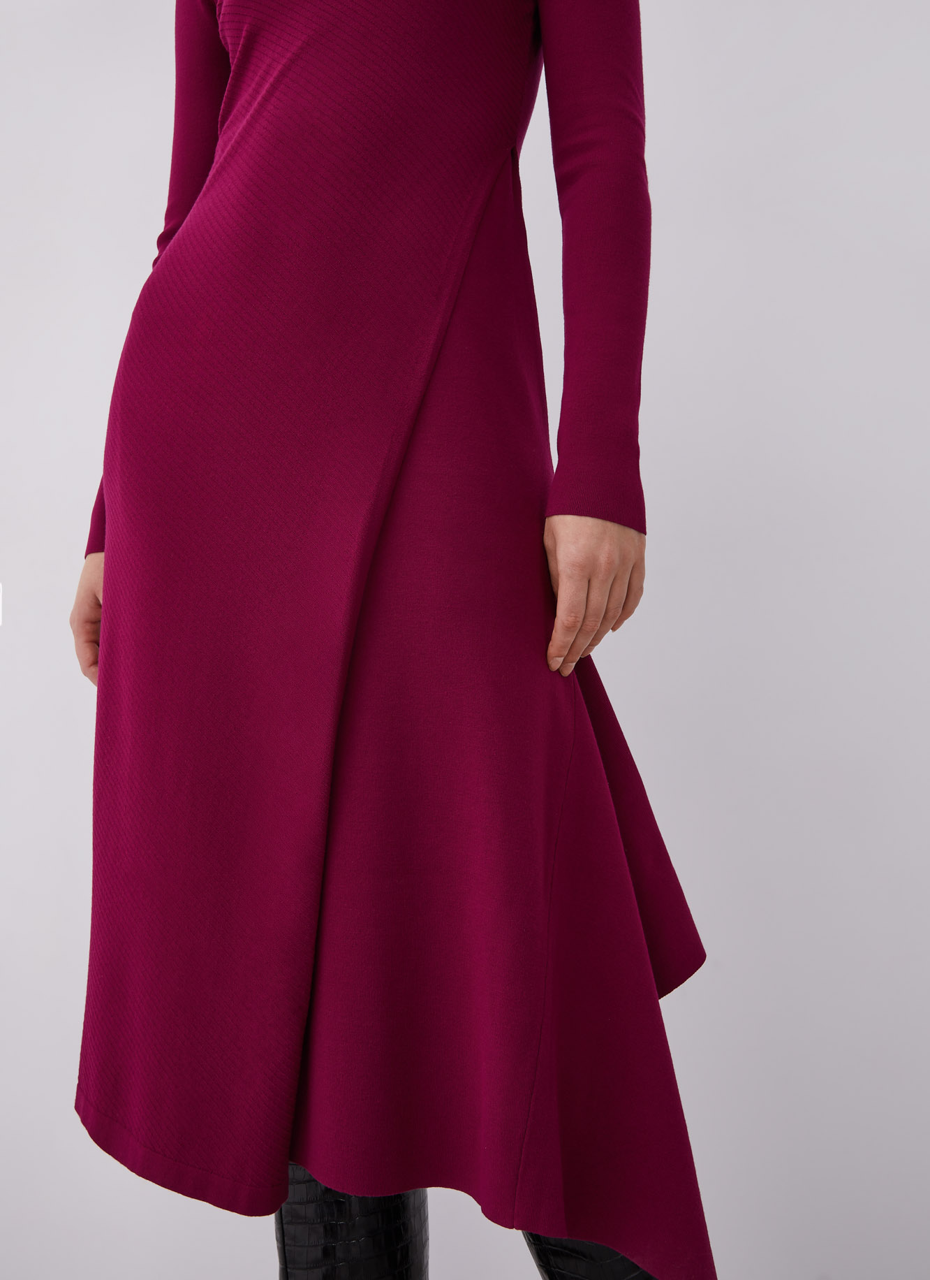 Vestido en punto goma con godet lateral image number 3
