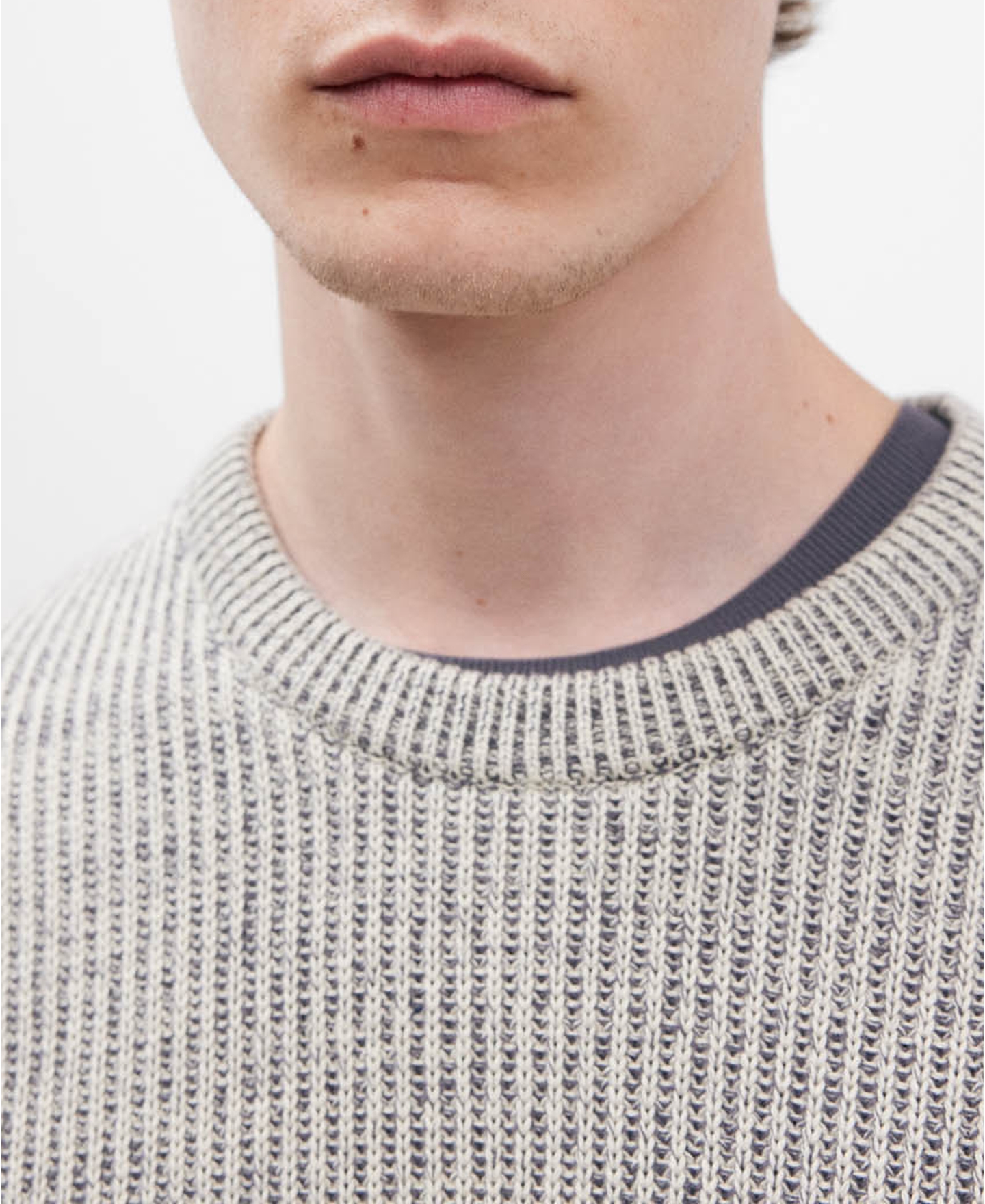 Two-tone ribbed crew neck sweater image number 3