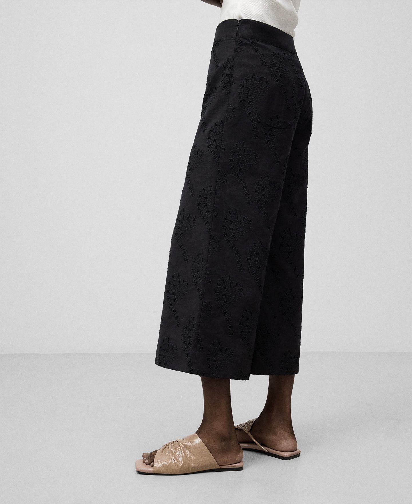 Straight embroidered trousers woman image number 3