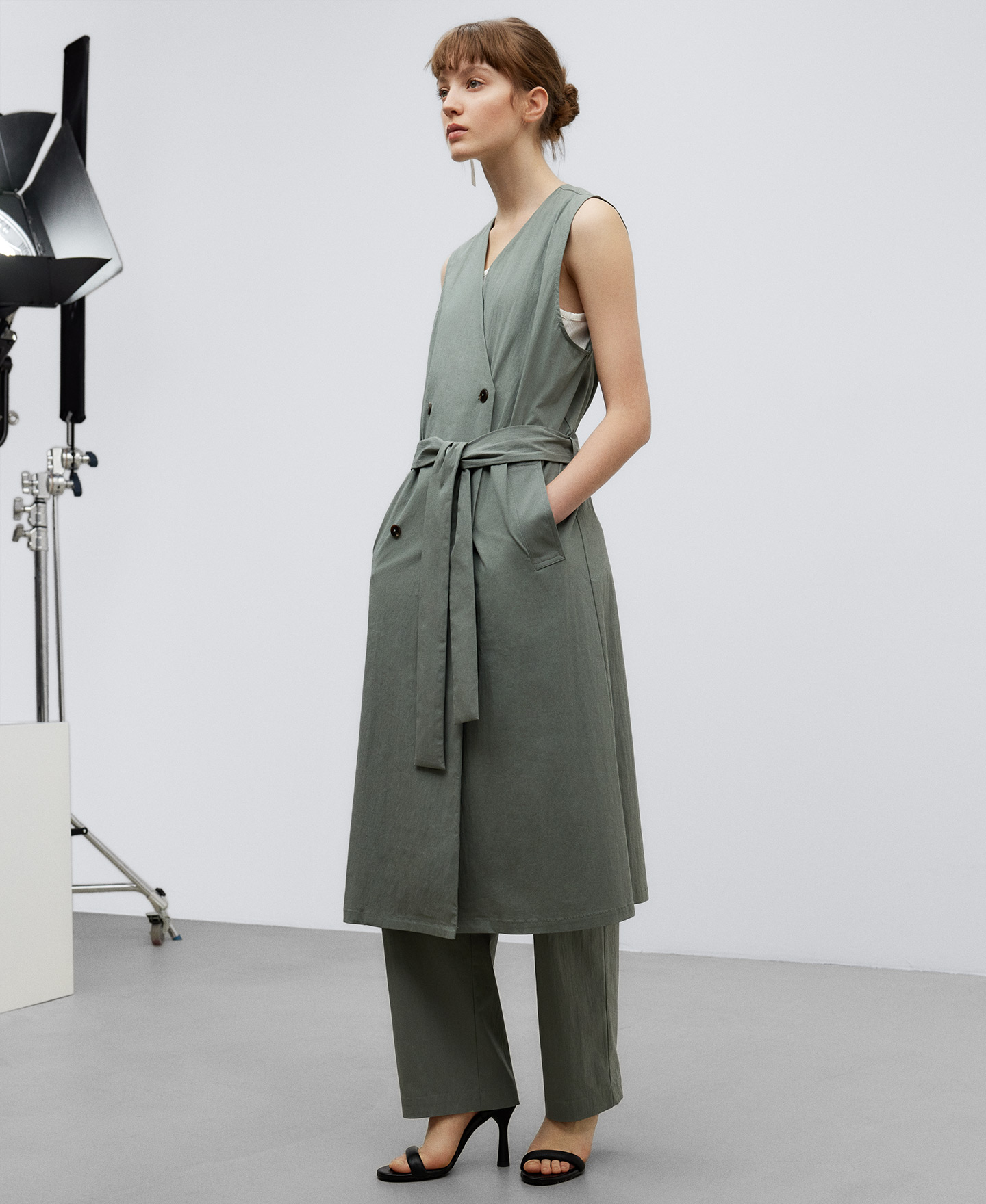 Green long double-breasted vest woman image number 1