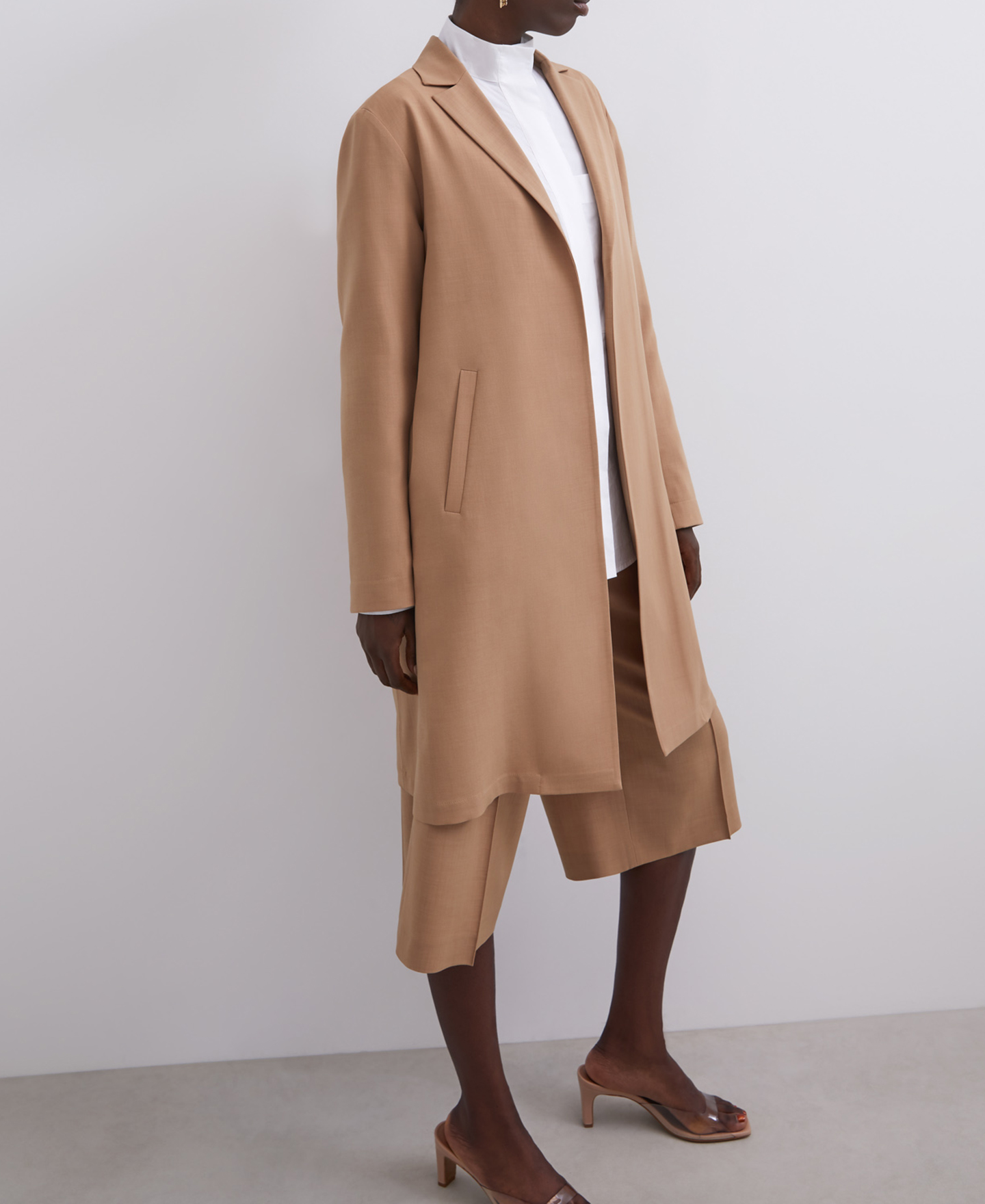 Straight blazer with collar and lapel image number 2