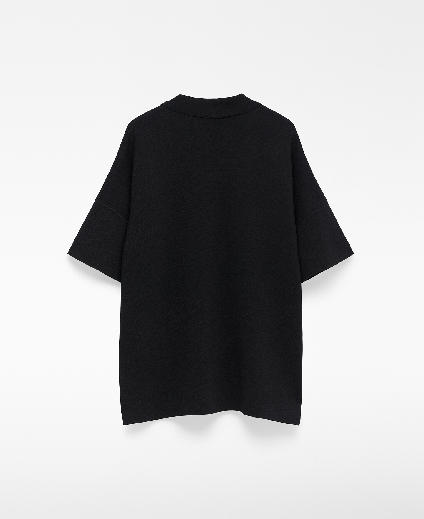 Polo crep&eacute; cuello pico image number 5