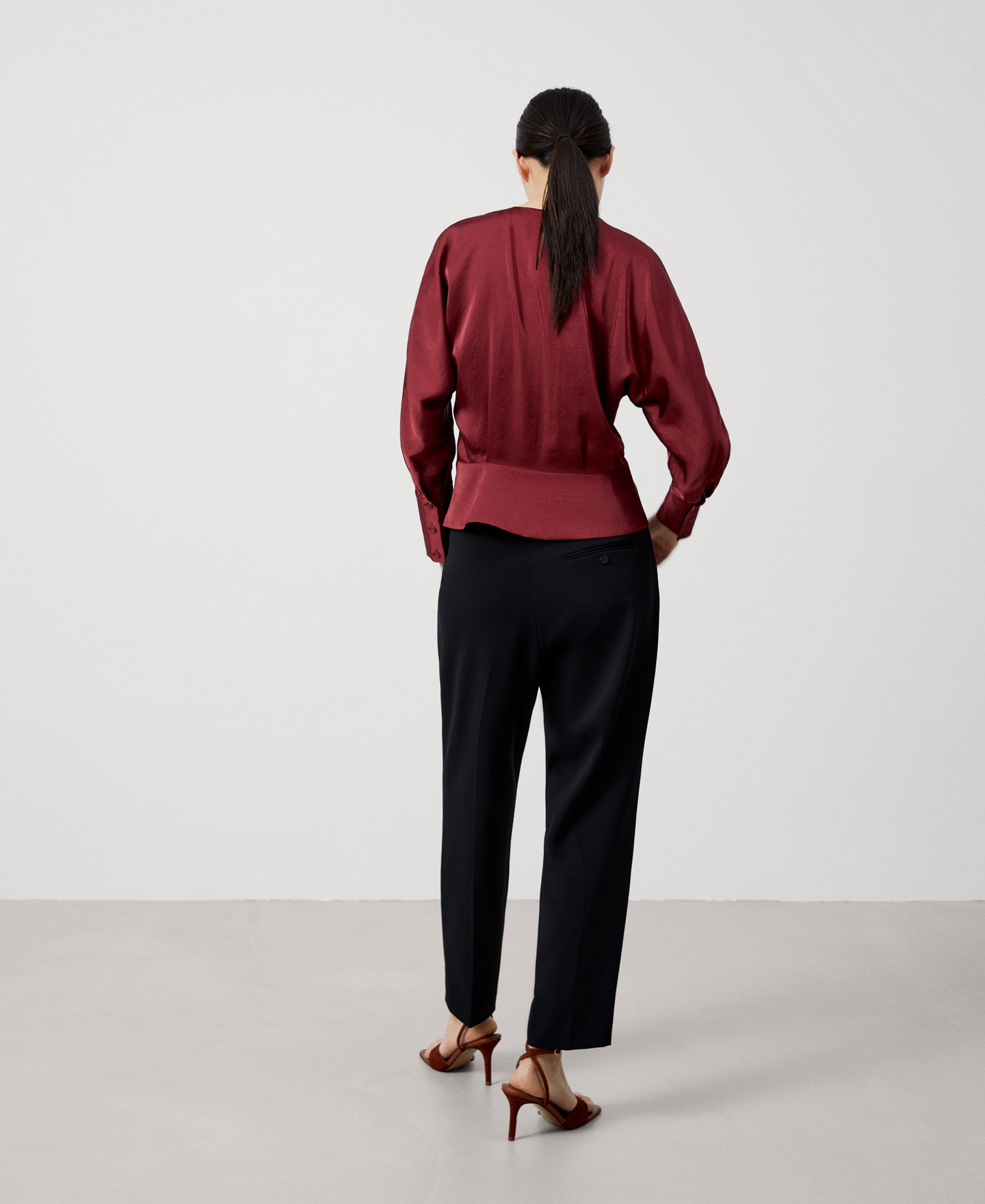 Ruffled collar and Japanese sleeve shirt image number 2