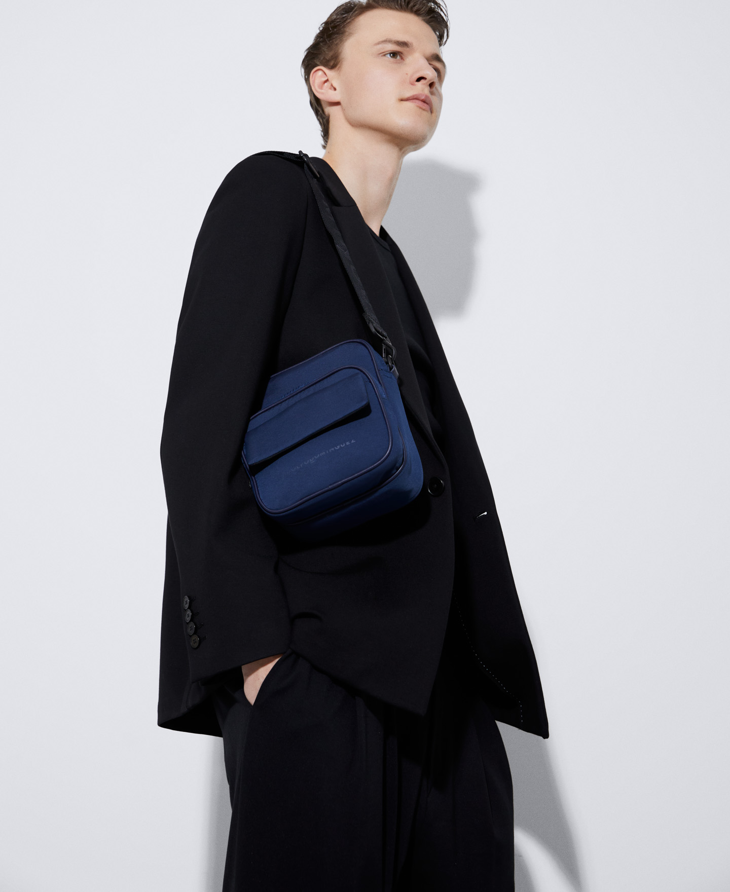 Small recycled polyester shoulder bag image number 5