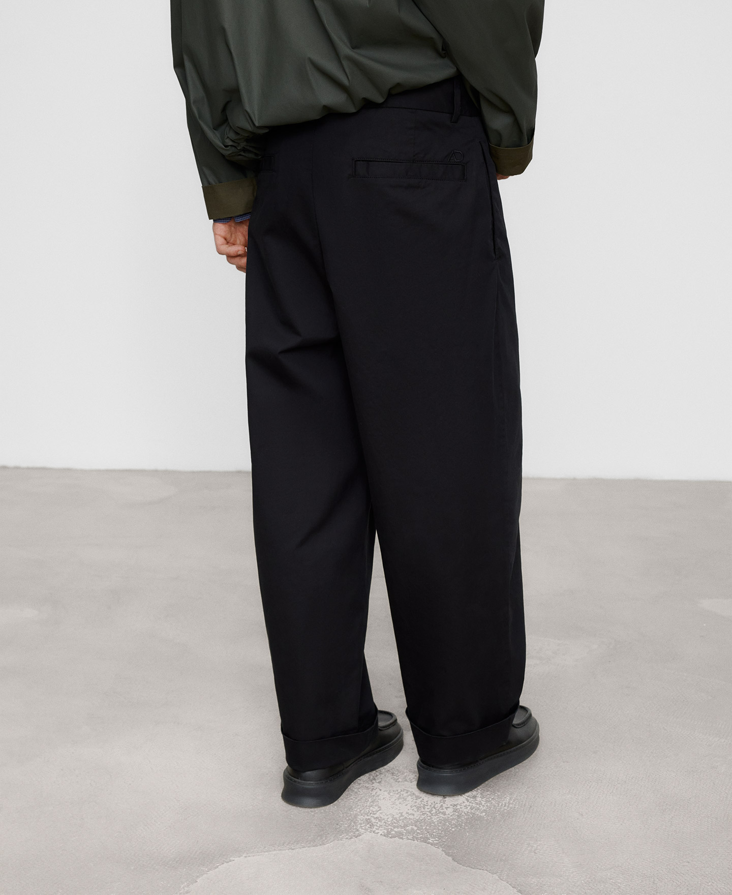 Cotton oversize turn-up hem trousers image number 2