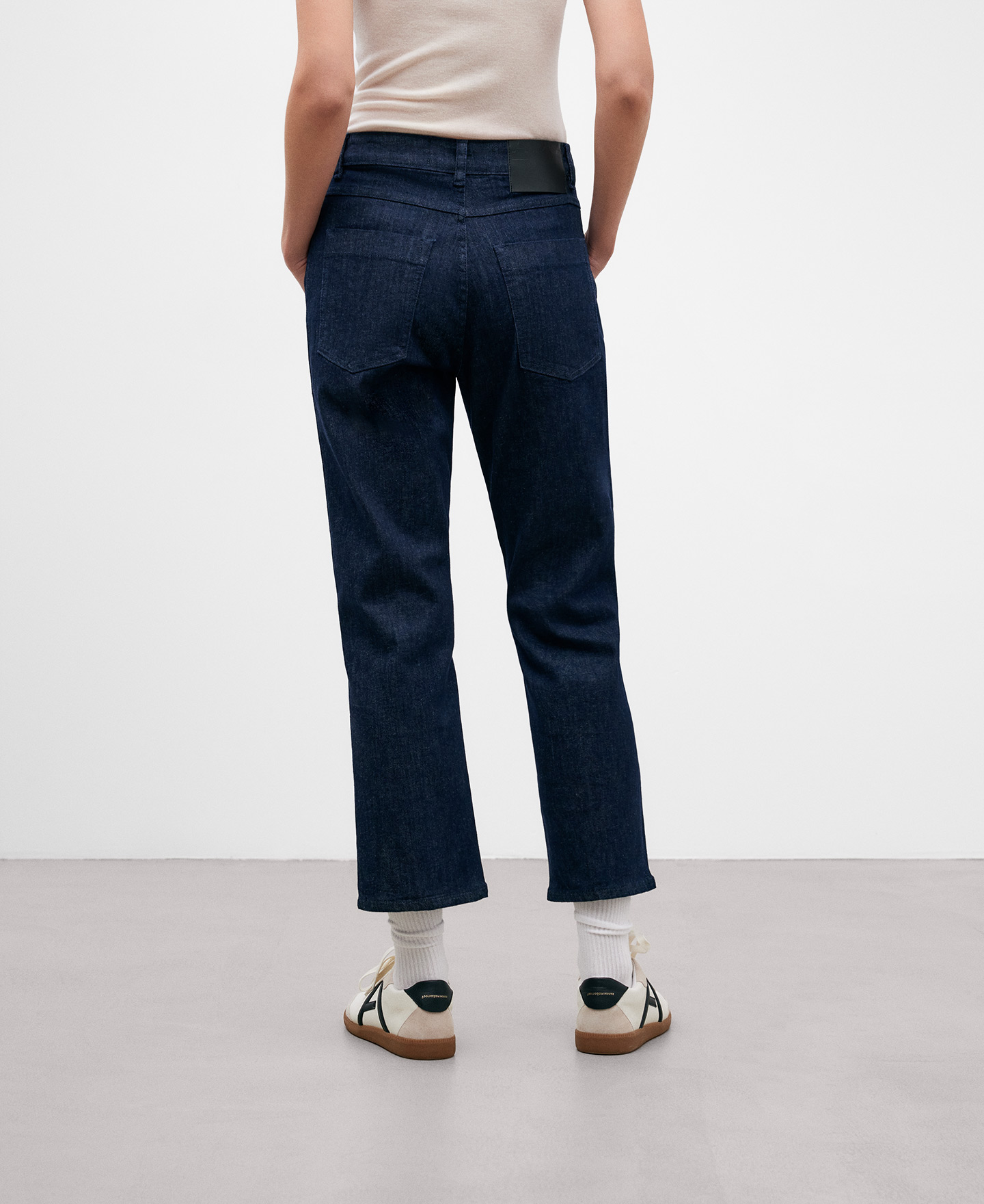 Blue denim trousers for women image number 1