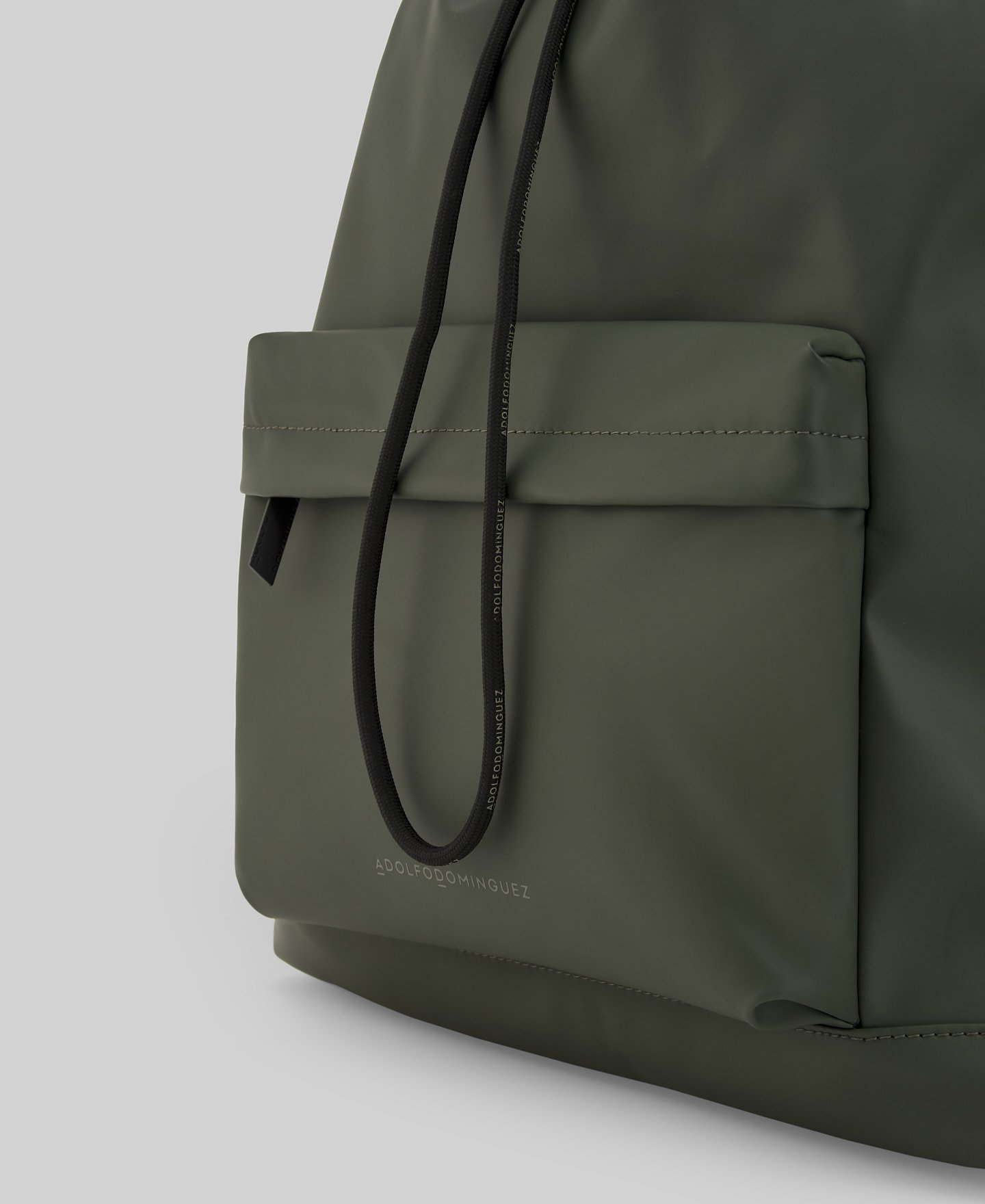 Drawstring backpack man image number 3