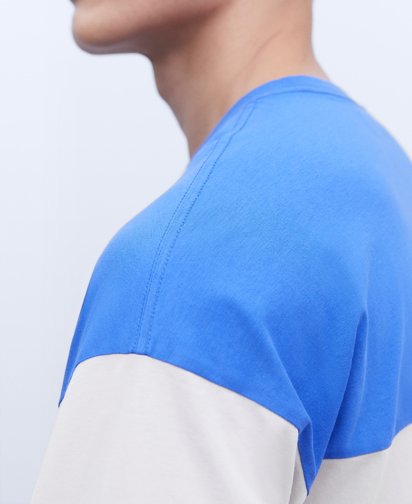 Oversize cotton two-colour T-shirt image number 3