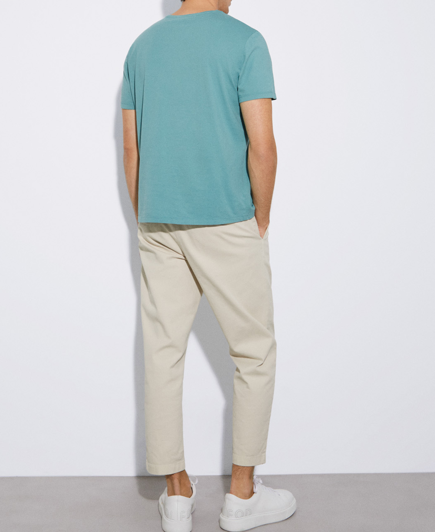 Short-sleeved cotton t-shirt image number 2