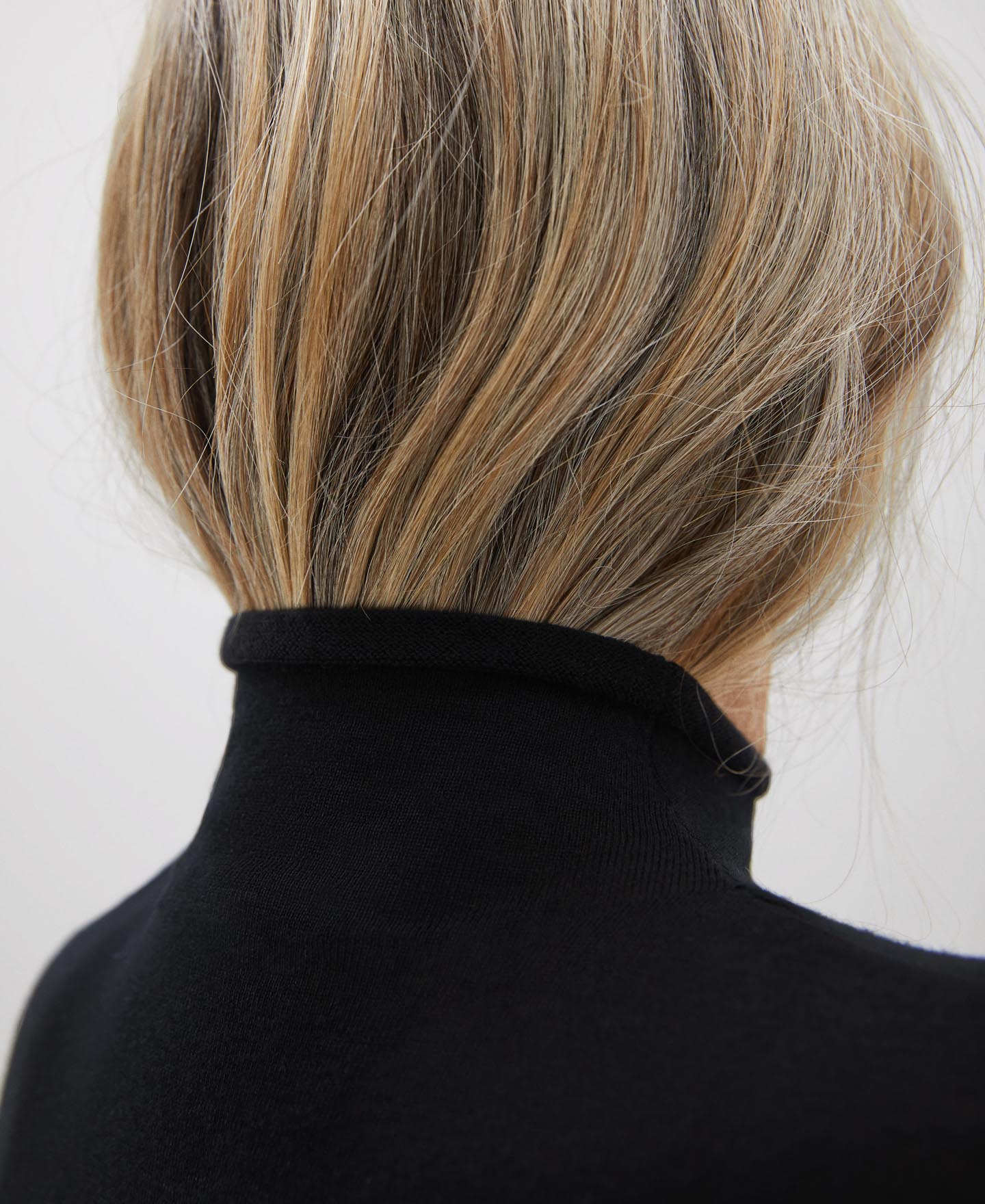 Turtleneck merino wool sweater image number 3