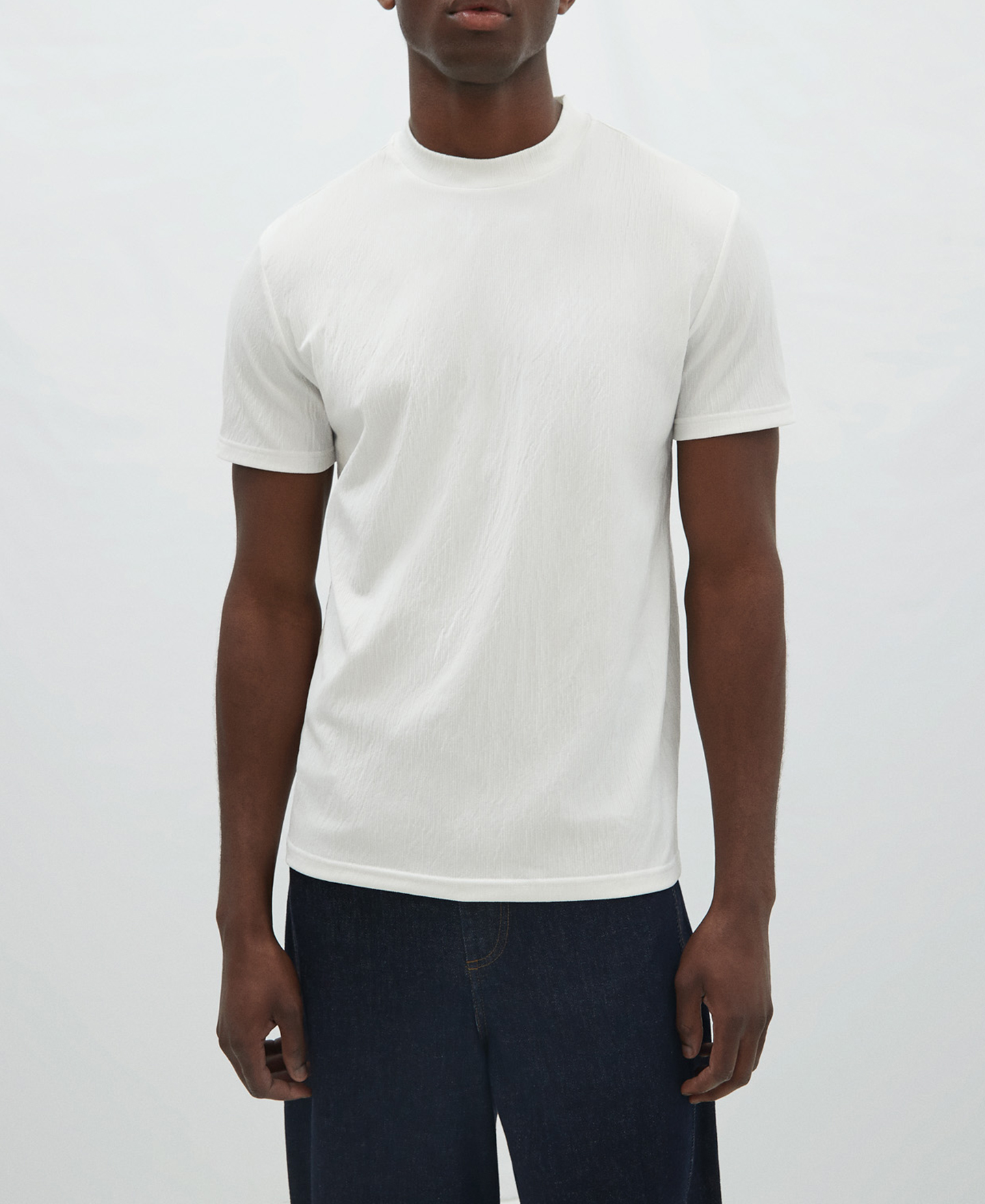 Crew neck t-shirt in wrinkled fabric image number 0
