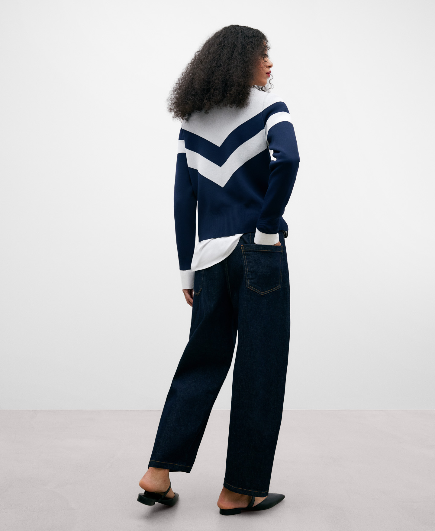 Two-colour double-front knitted sweater image number 2