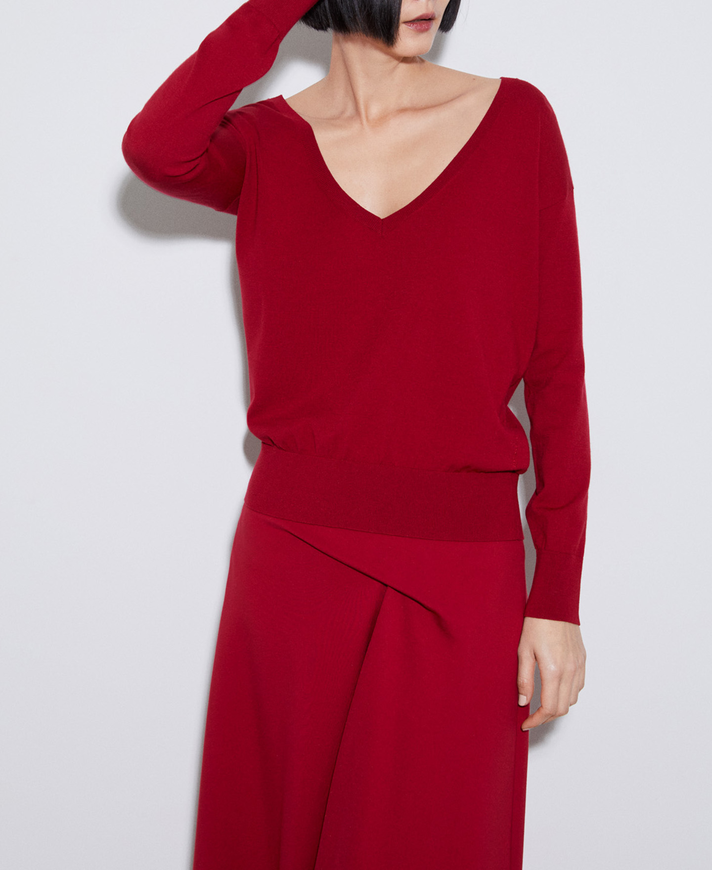 V-neckline viscose knit sweater image number 0