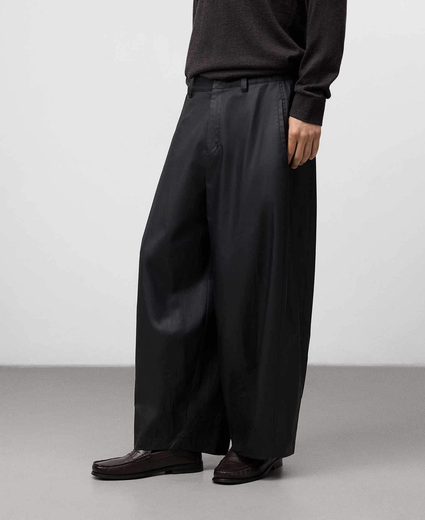 Pantalón barrel fit negro hombre image number 0