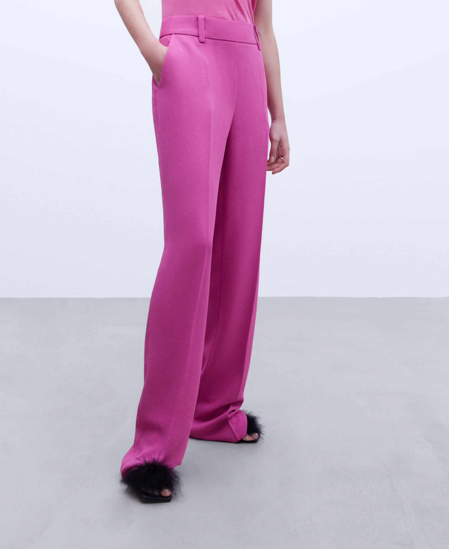 Dart monochromatic trousers image number 0