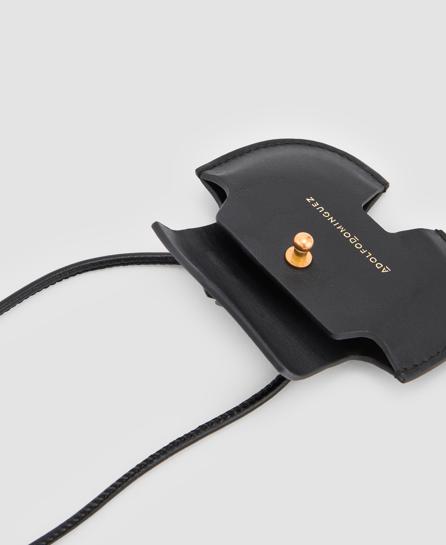 Vachetta leather airpods case image number 1