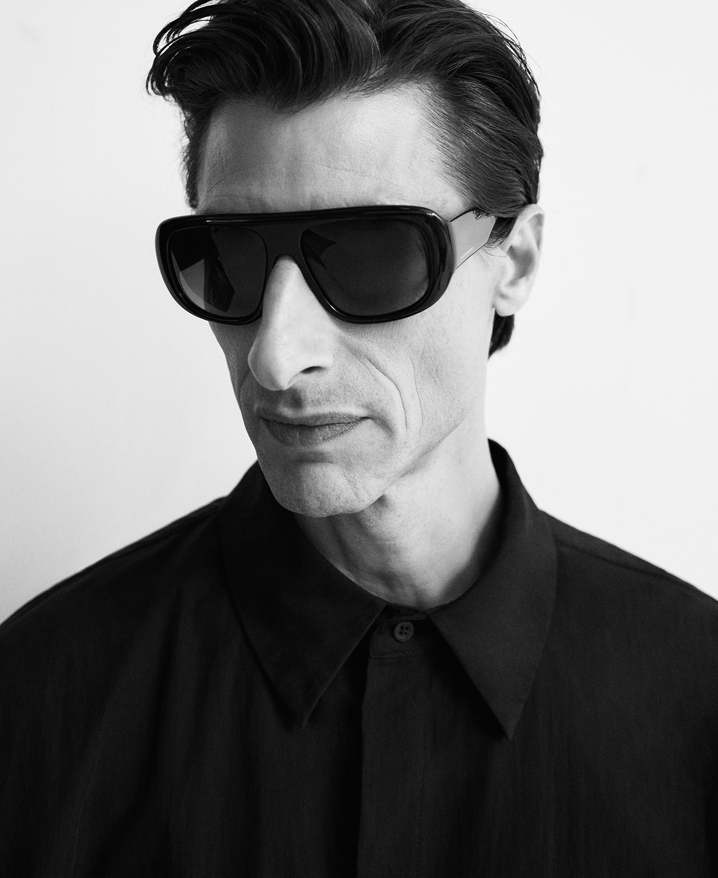 Camisa oversize capa en espalda hombre image number 3