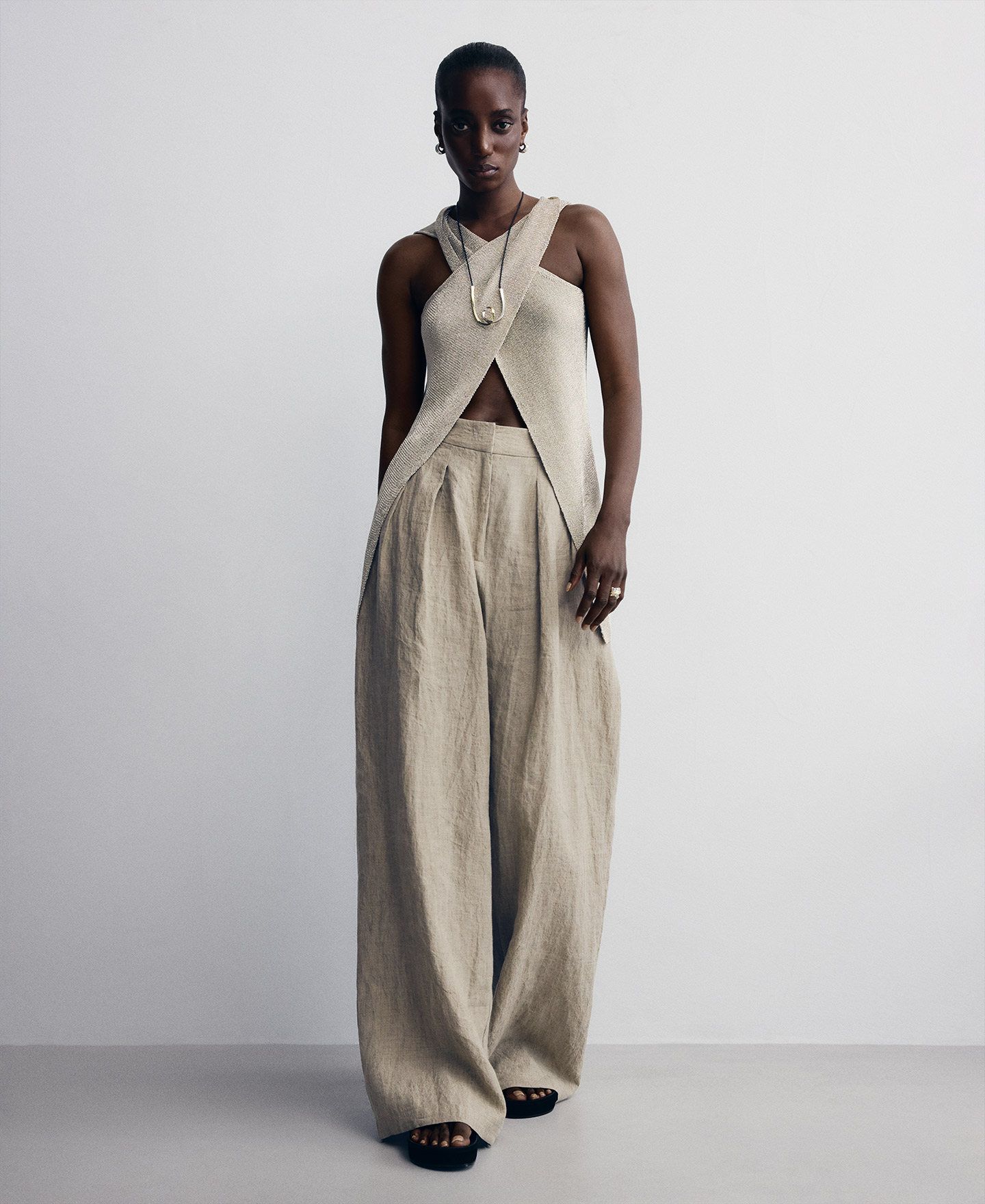 Twisted two-tone metal piece necklace image number 4