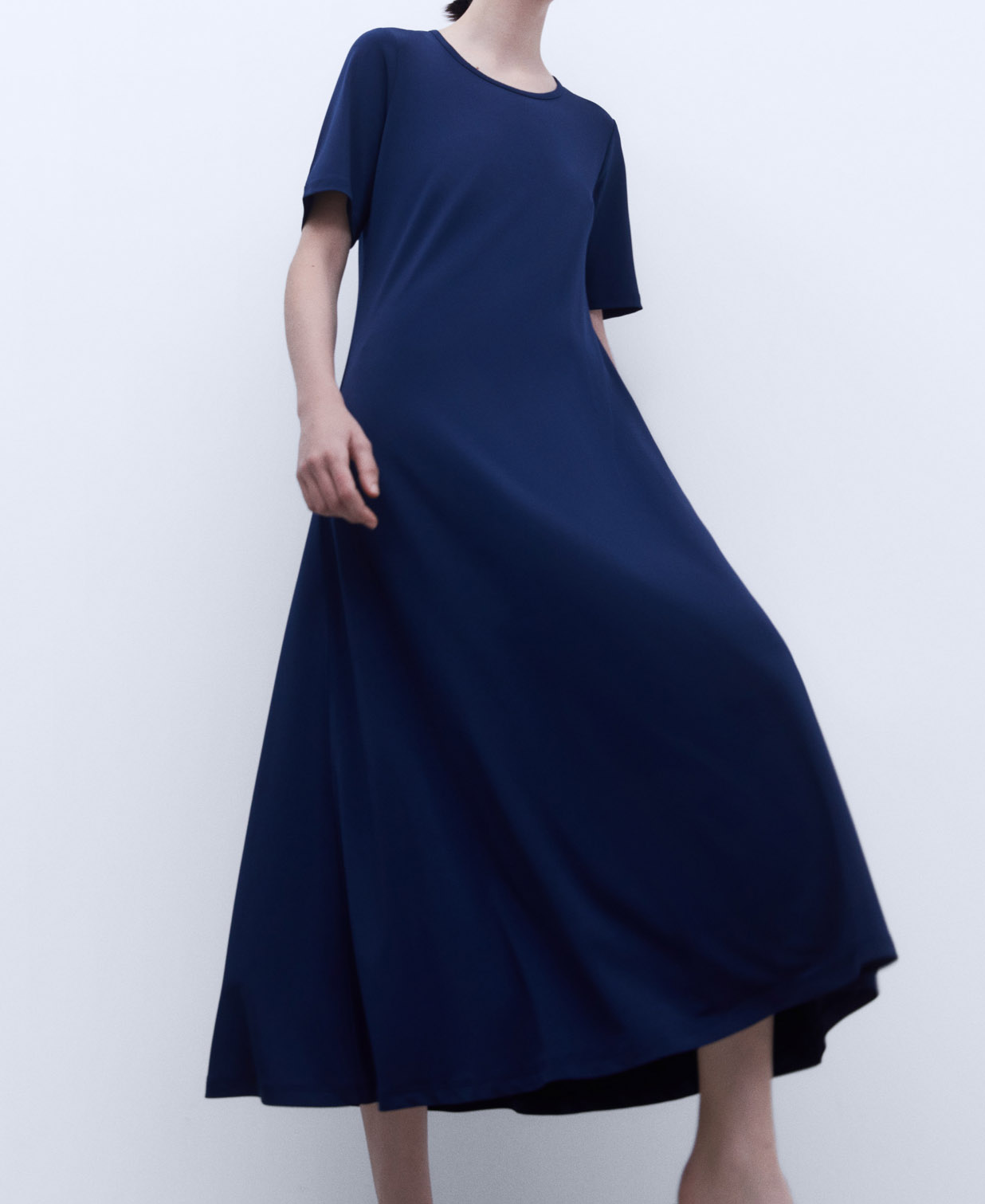 Round neck long dress image number 0