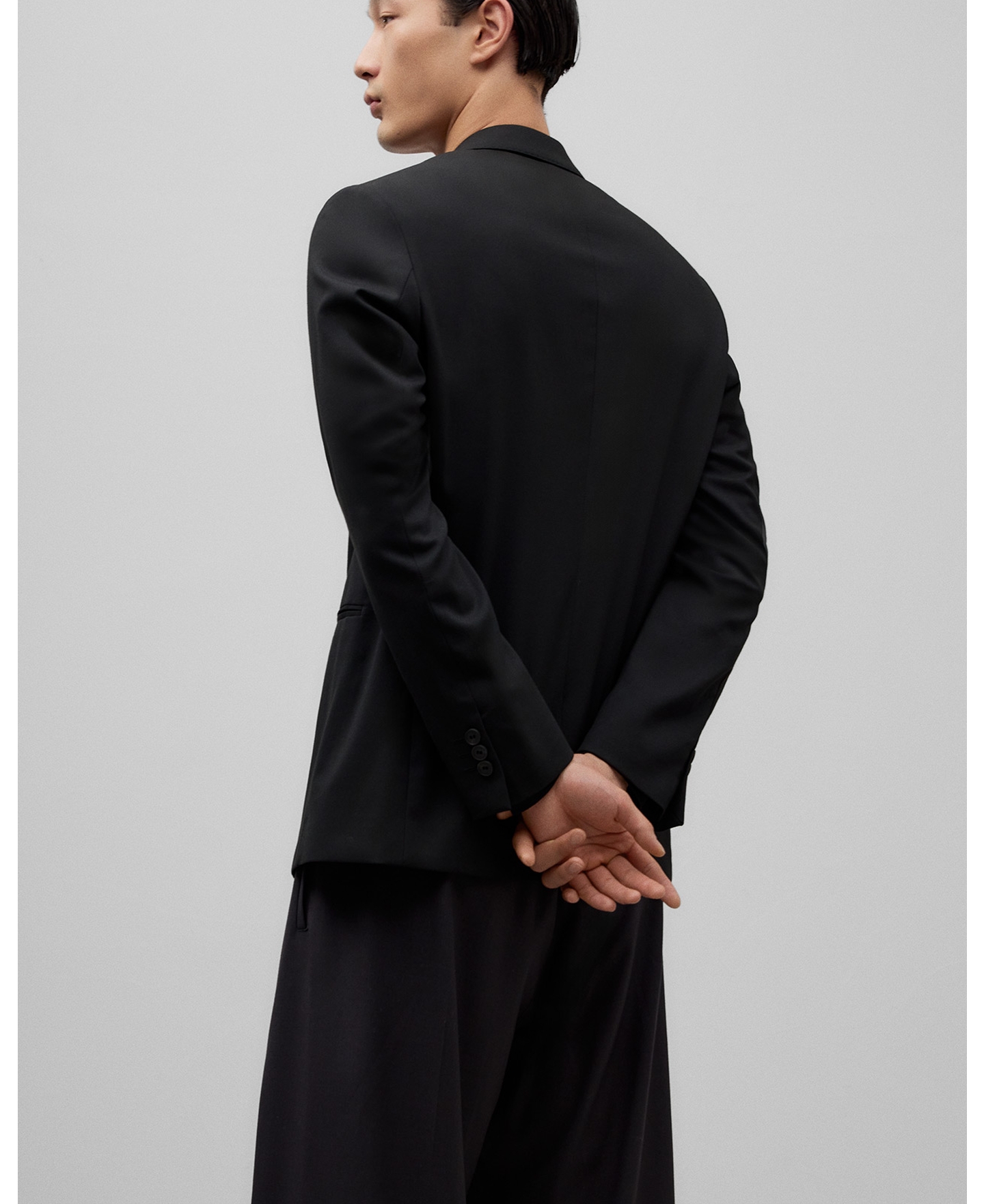 Black slim fit blazer man image number 2