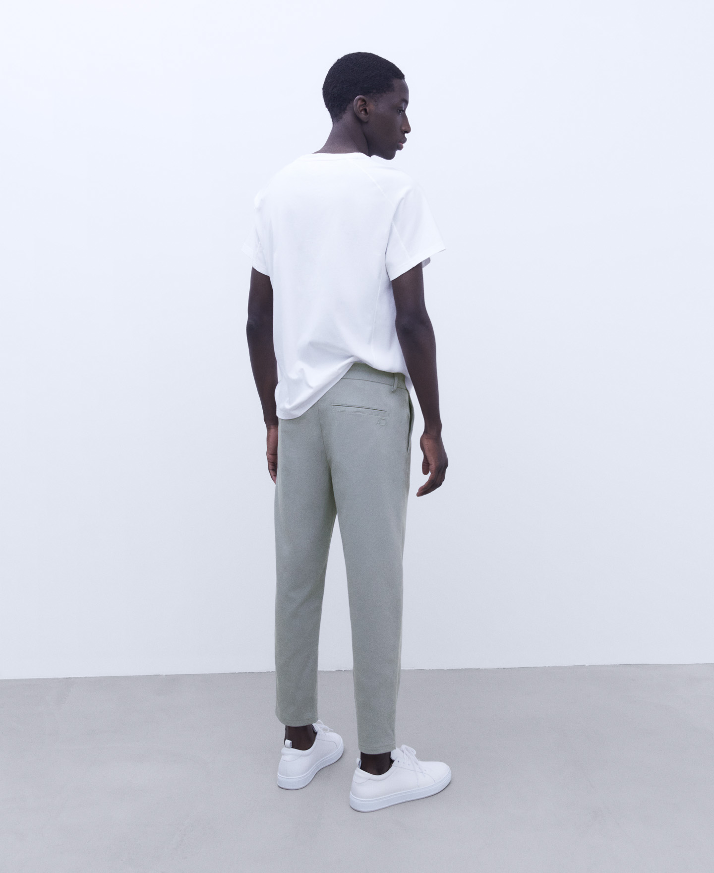 Loose chino trousers with darts image number 2