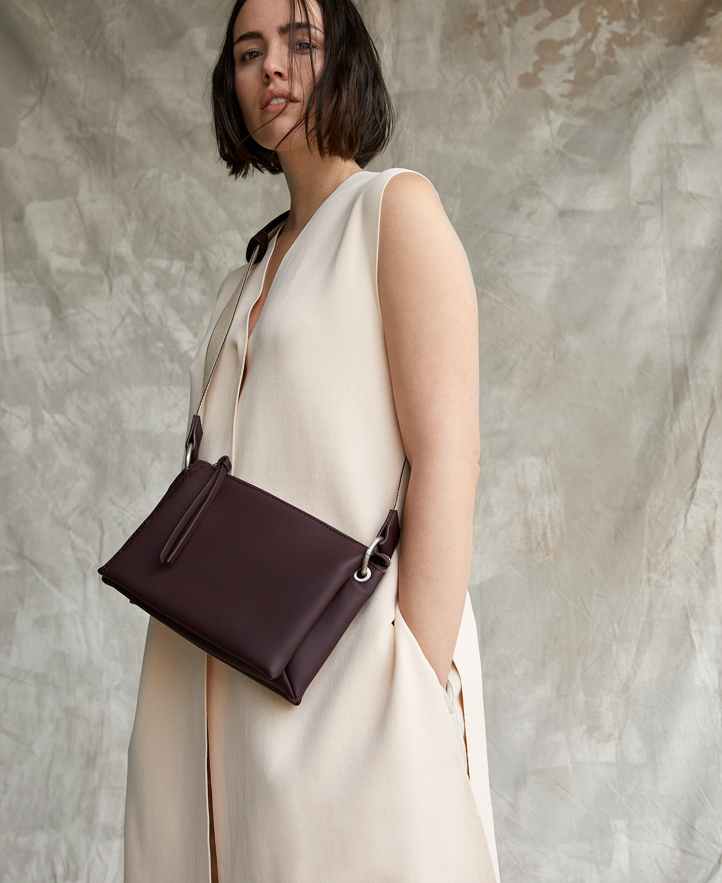 Faux leather medium shoulder bag image number 3