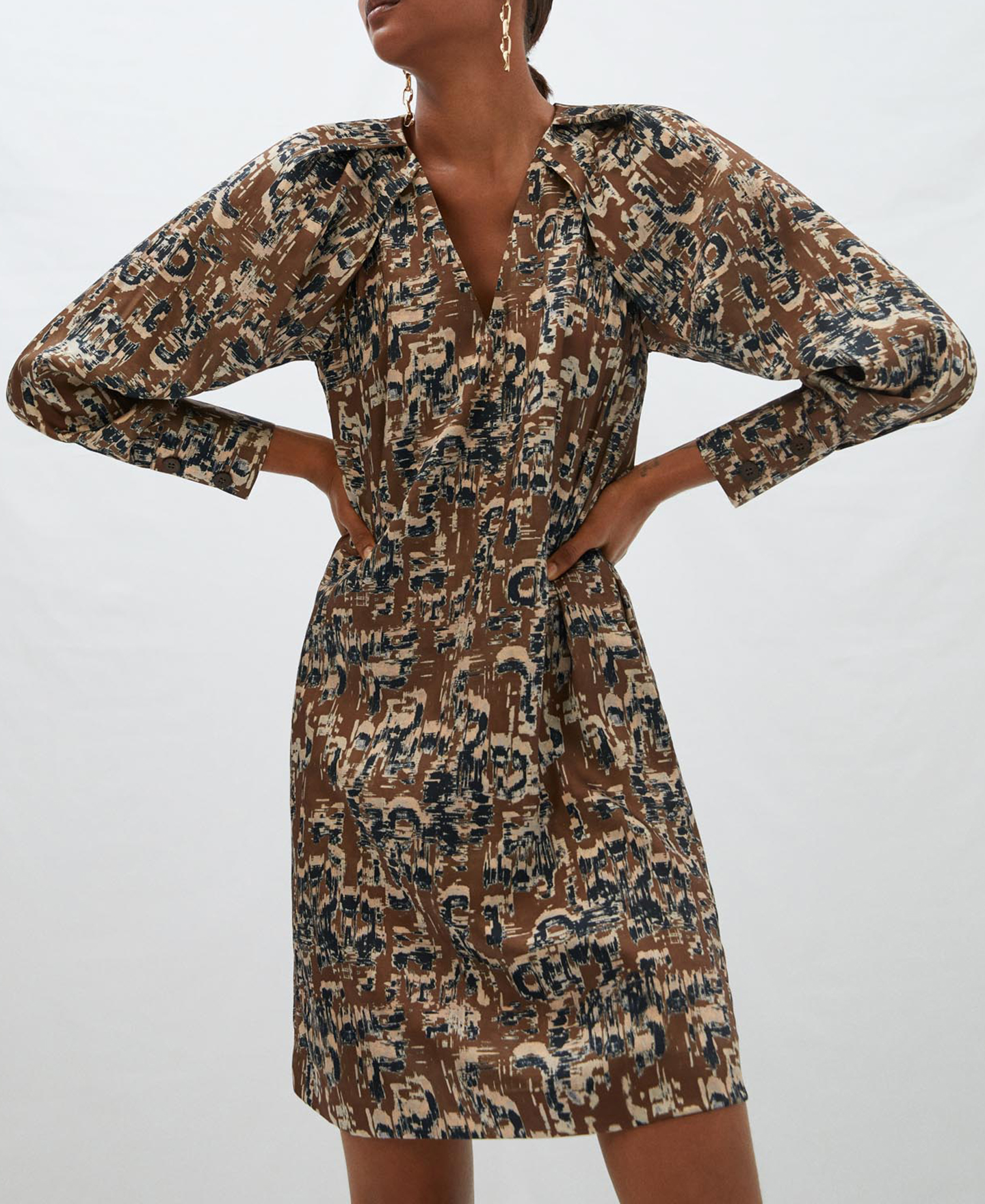 A-line dress with puffed sleeves image number 0