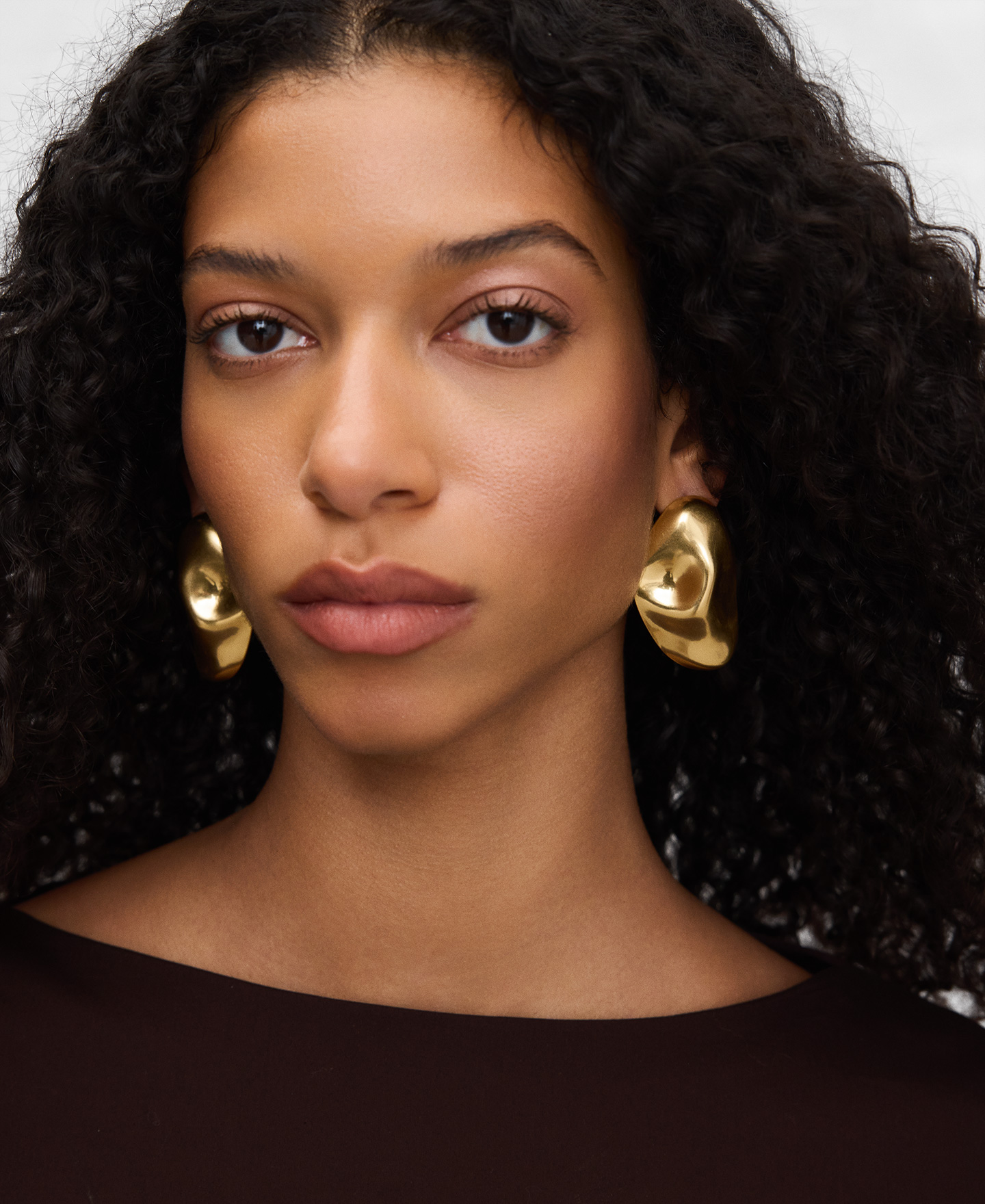 Organic-shaped metal earrings image number 3