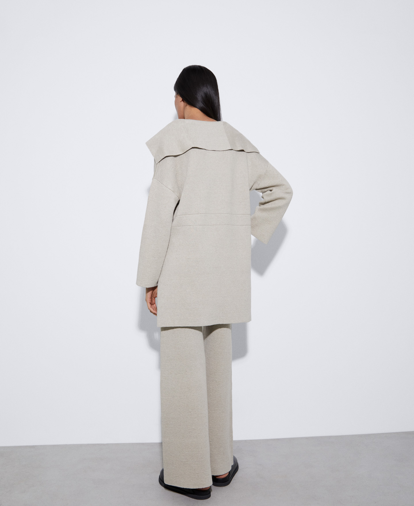 V-neck linen jacket image number 2