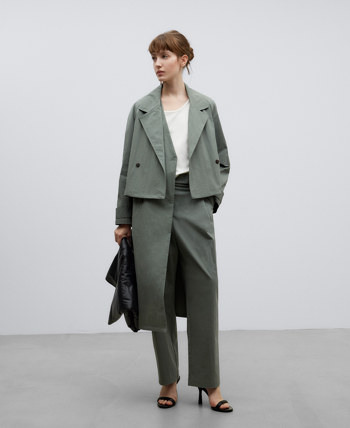 Green trousers woman image number 1