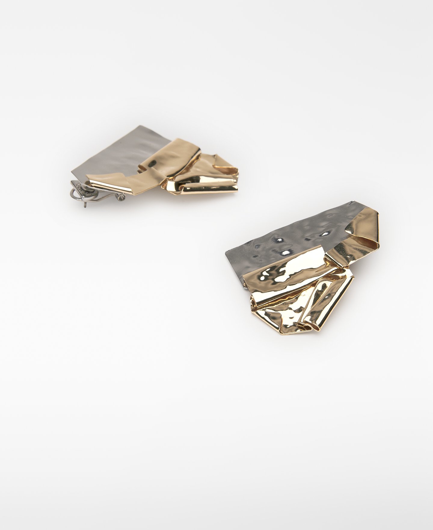 Pleated metal maxi earrings image number 1