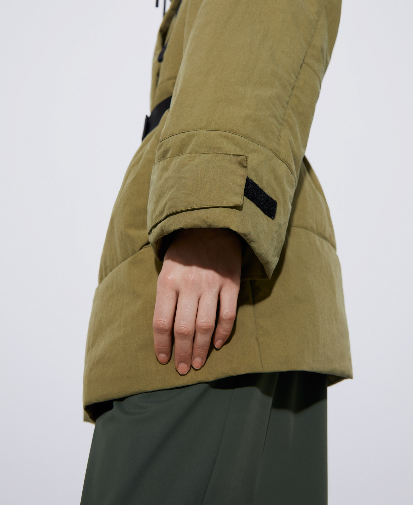 Cotton and nylon quilted jacket image number 4