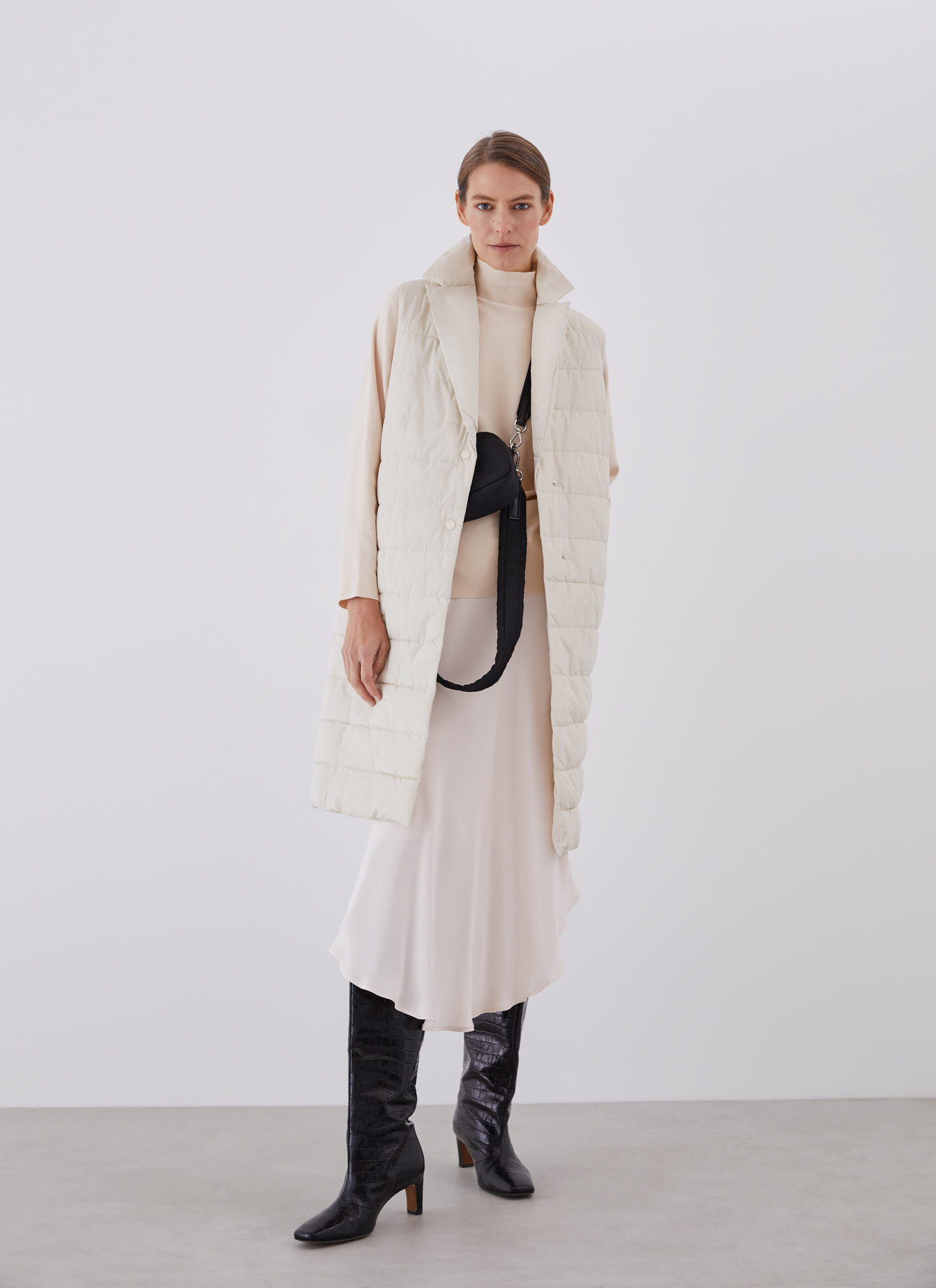 Long padded vest image number 5