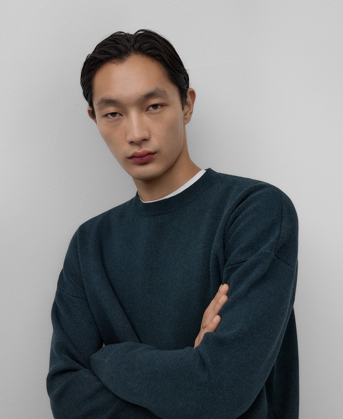 Navy blue cotton sweater man image number 3