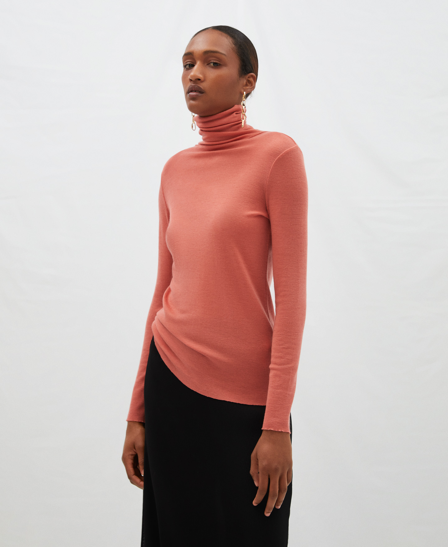 Camiseta cuello alto en lana merino image number 0
