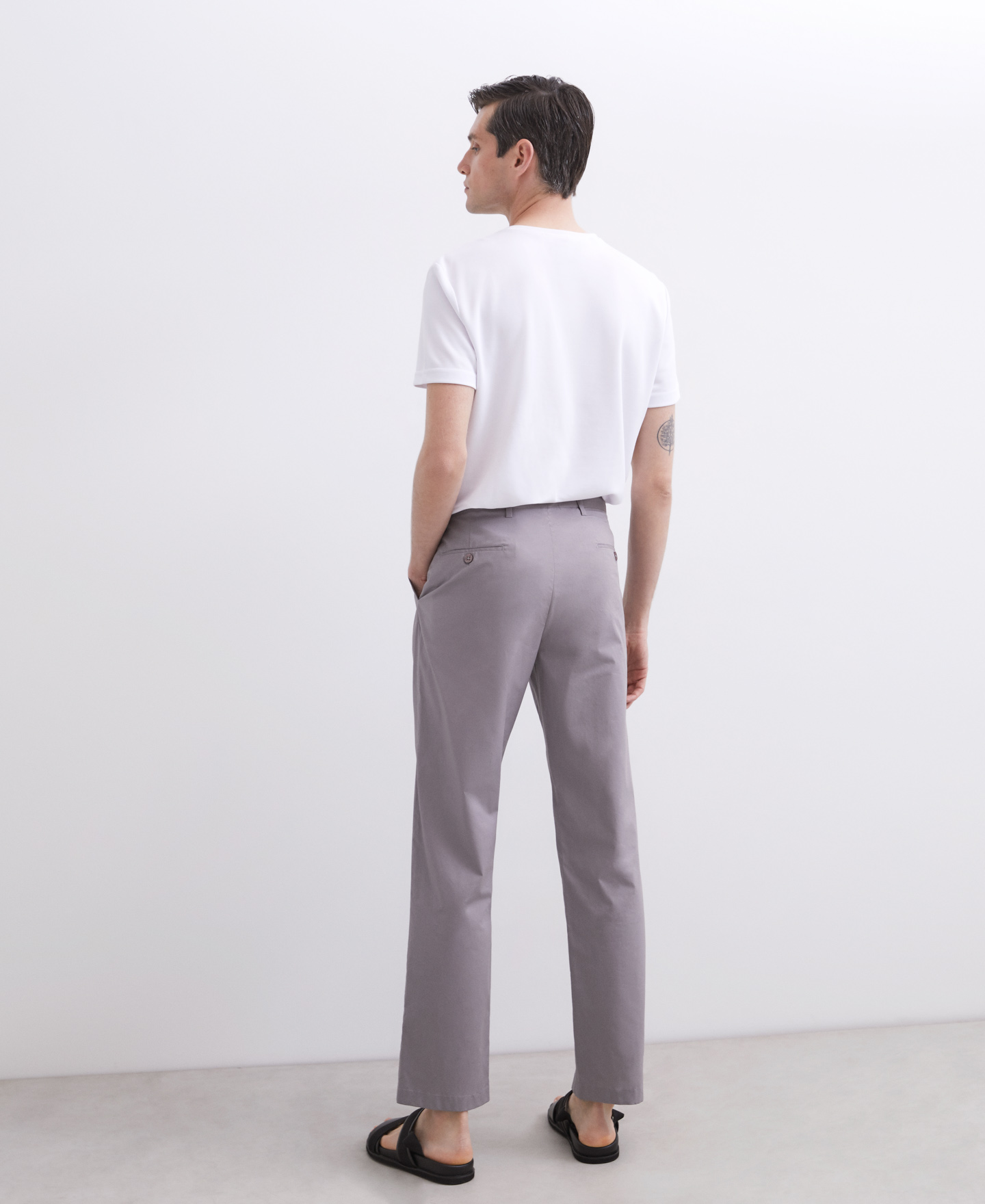 Pantalón gris en popelín de algodón image number 4