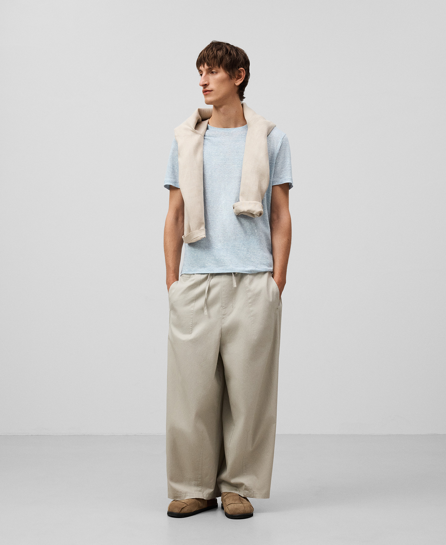 European linen structured T-shirt man image number 1