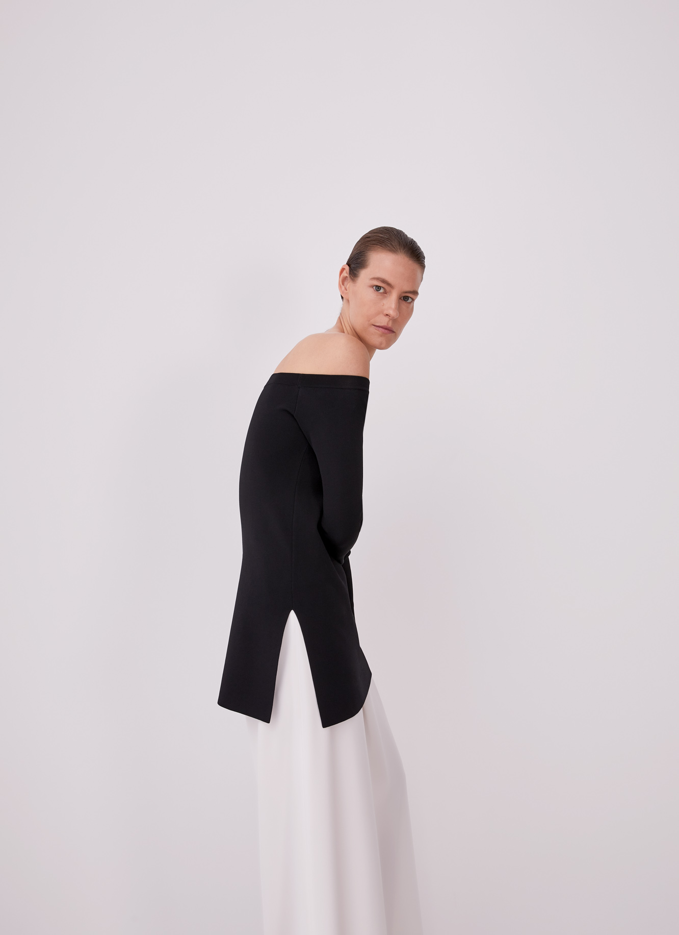 Thick-stretch knit sweater image number 3