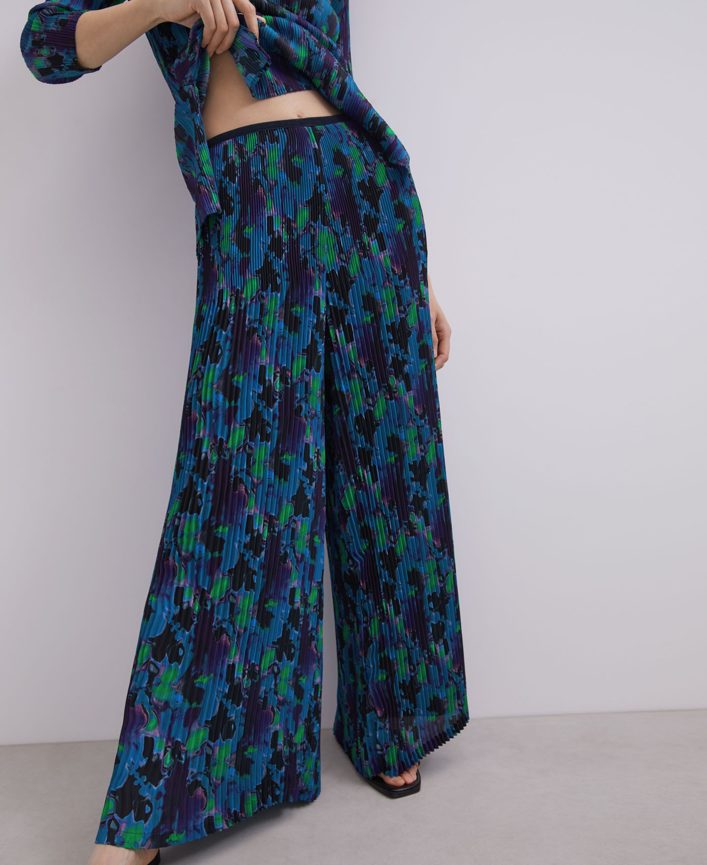 Pantalón crinkle estampado neones image number 1