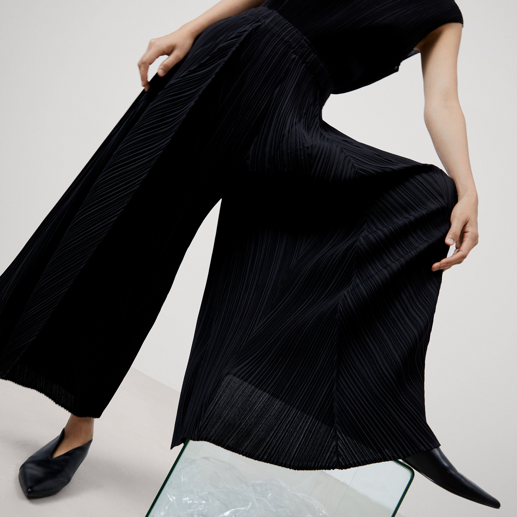 Loose crinkle trousers image number 3