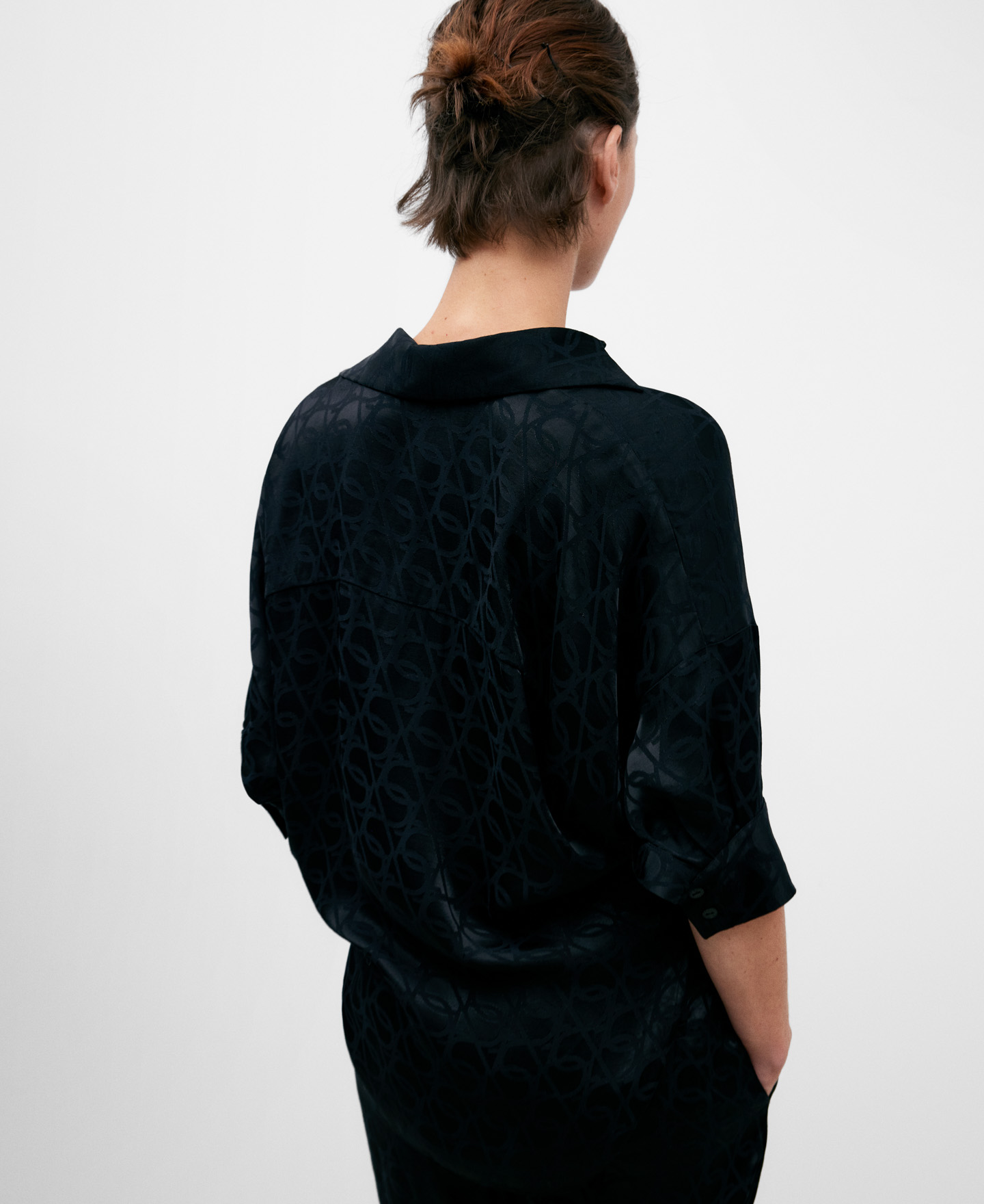 Chemise noire à imprimé monogramme image number 2