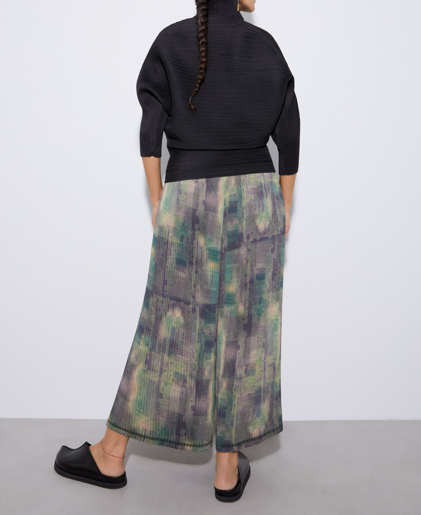 Crinkle sweatshirt in recycled polyester image number 2