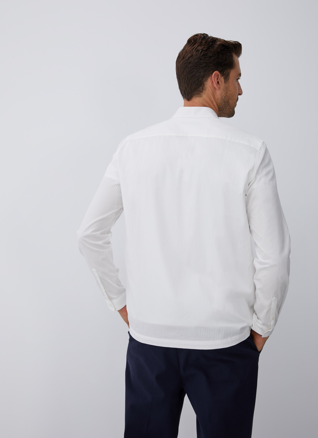Camisa con textura con cuello mao image number 1