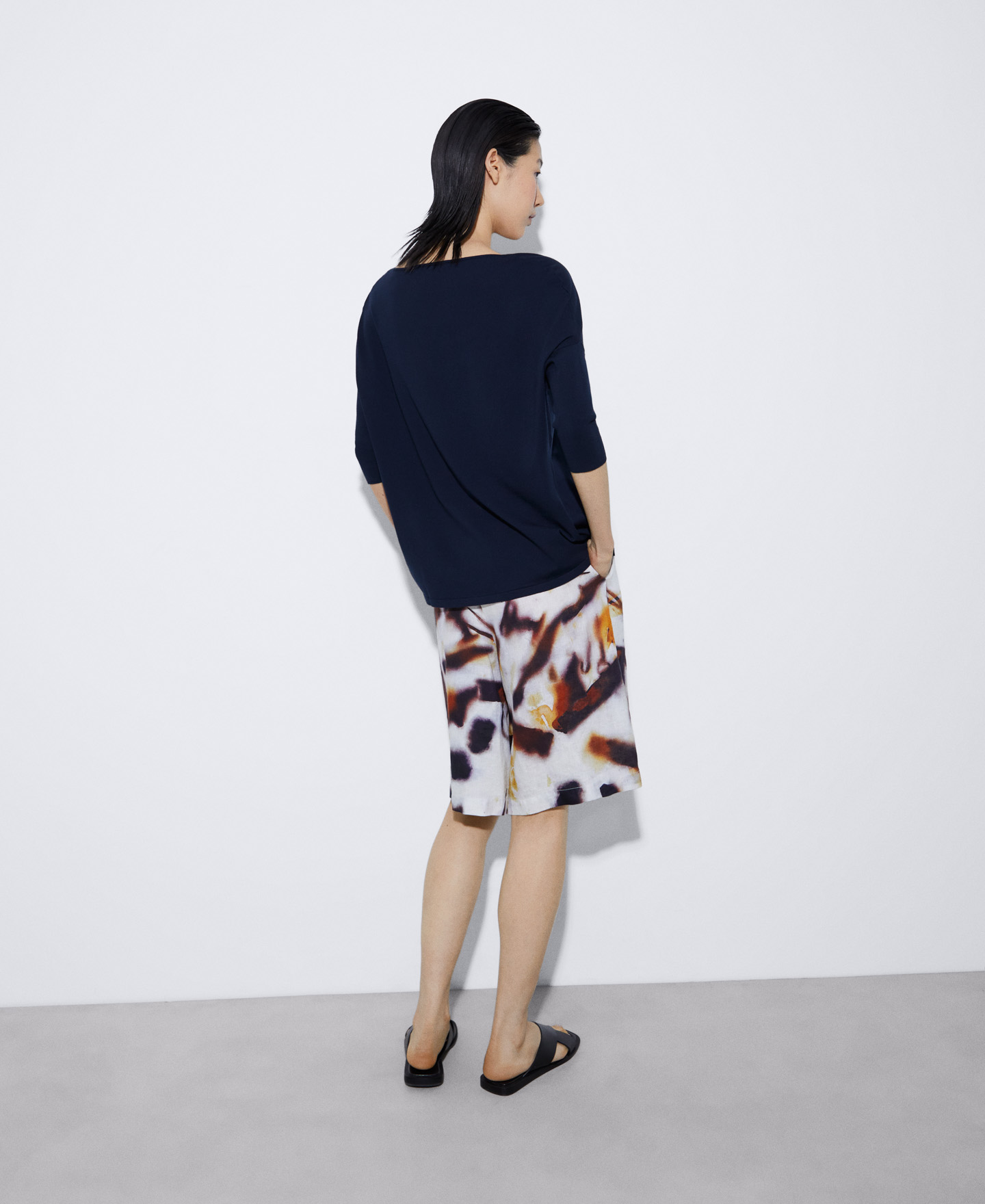 V-neck sweater in viscose image number 2