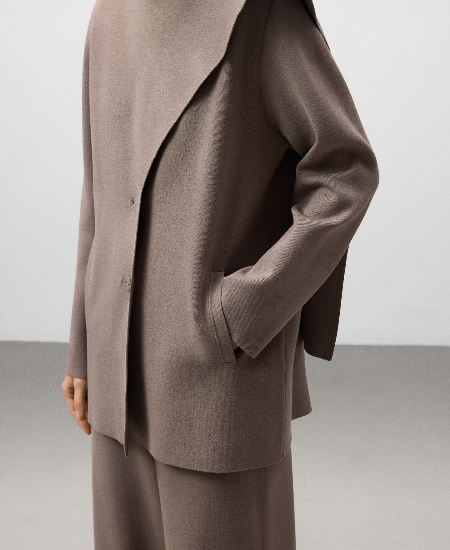 Chaqueta punto cuello bufanda mujer image number 3
