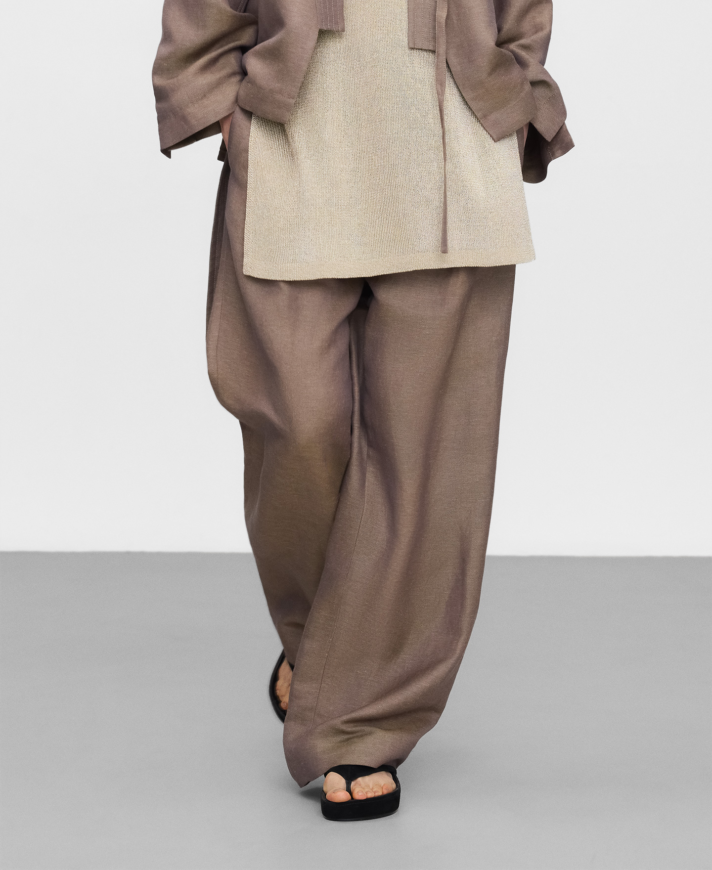 Pantal&oacute;n recto pliegues image number 3